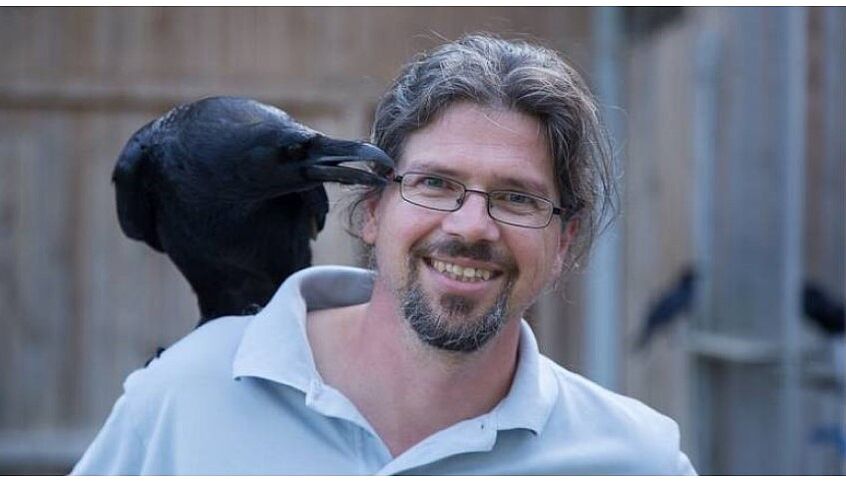 Thomas Bugnyar and a raven on his shoulder